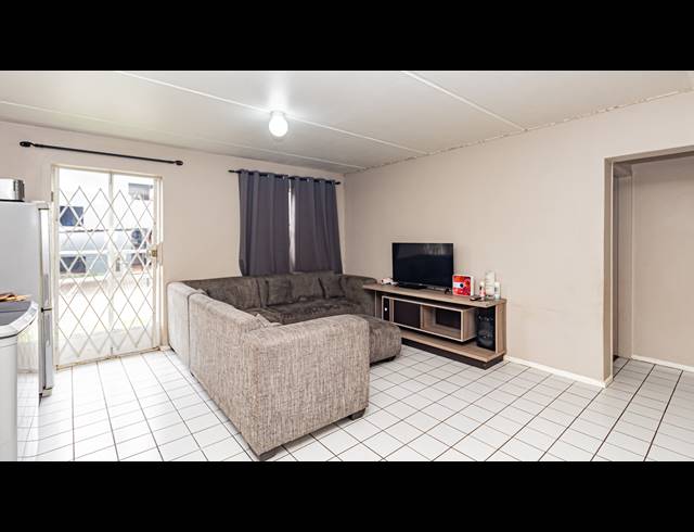 2 BEDROOM APARTMENT TO LET IN WELTEVREDEN PARK